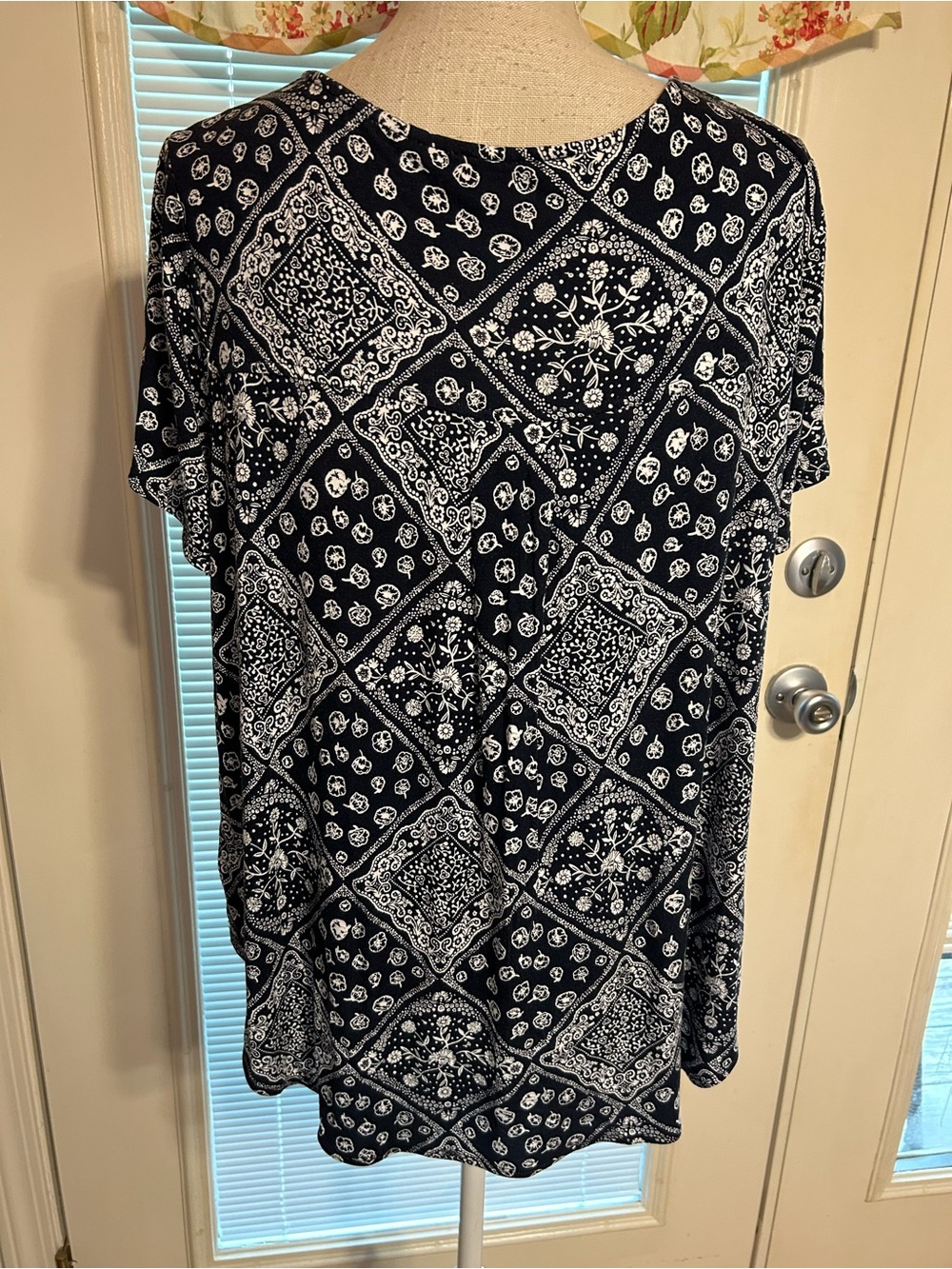 Blouse #7004 - Picture 4 of 5